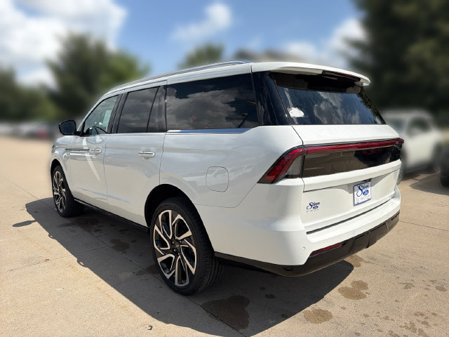 New 2026 Lincoln Navigator Reserve AWD/4WD image 9