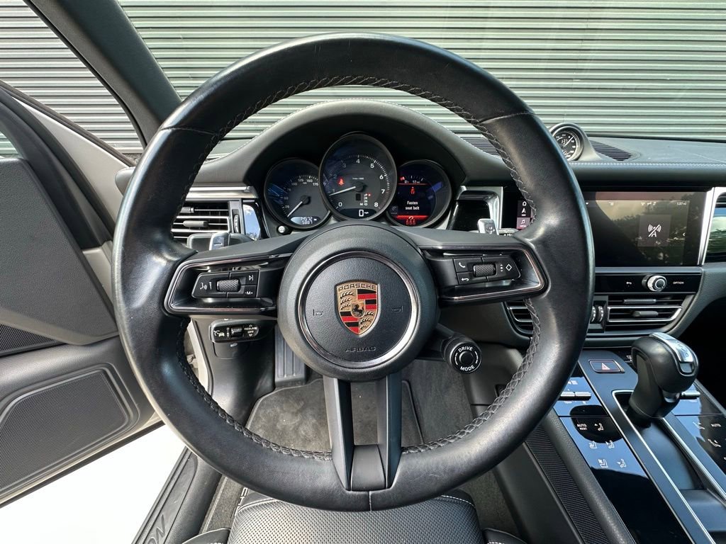 Certified 2023 Porsche Macan AWD/4WD image 16