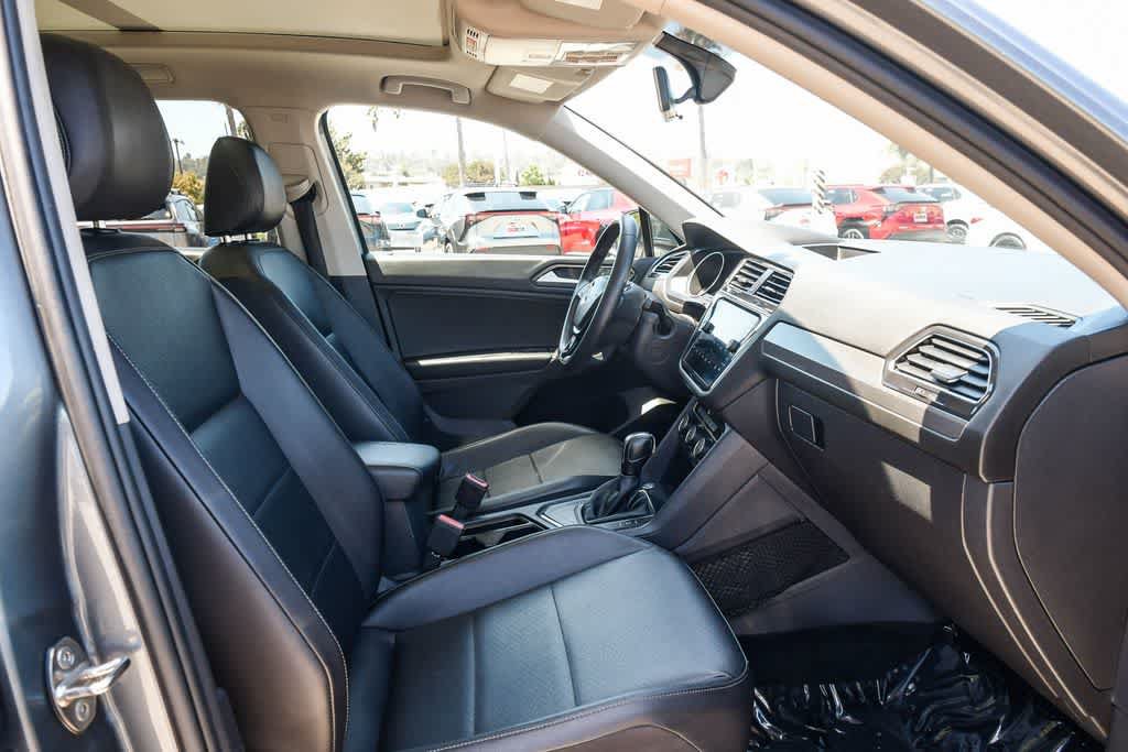 Used 2020 Volkswagen Tiguan SE w/ Panoramic Sunroof Package FWD image 15