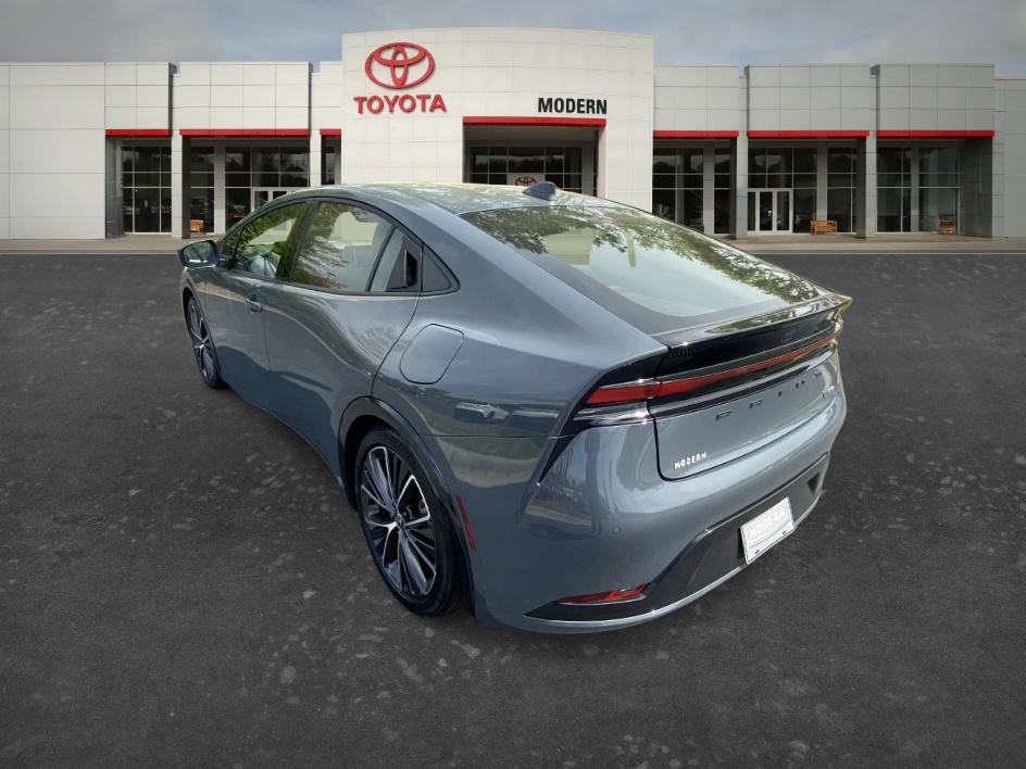 Used 2025 Toyota Prius XLE FWD image 6