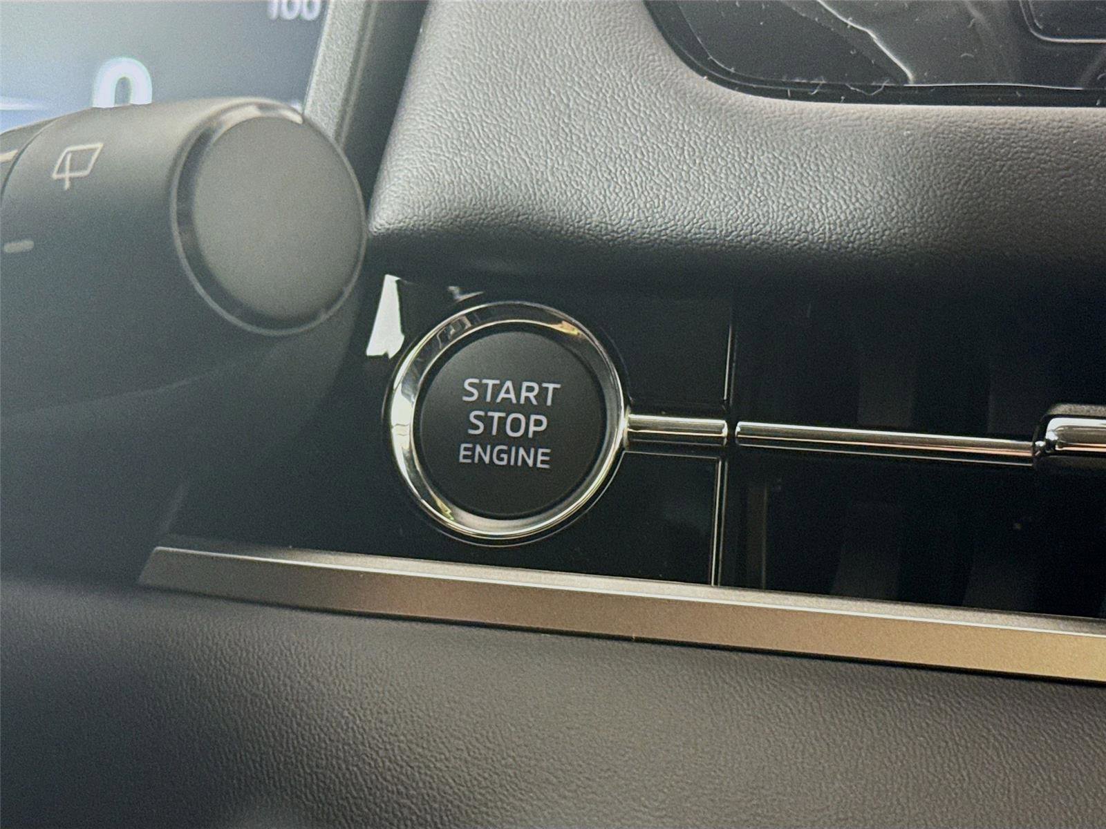 New 2026 Mitsubishi Outlander SE image 12