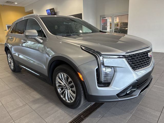 Certified 2025 Cadillac XT4 Premium Luxury w/ Cold Weather Package FWD image 8
