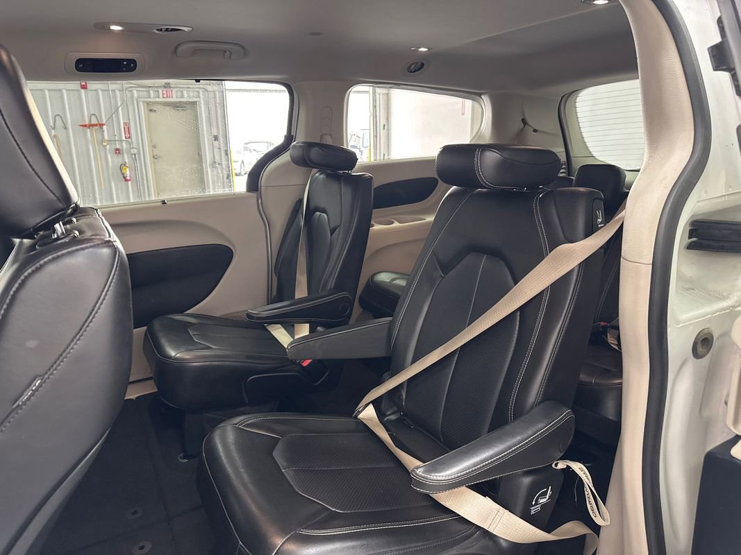 Used 2020 Chrysler Voyager Lxi image 17