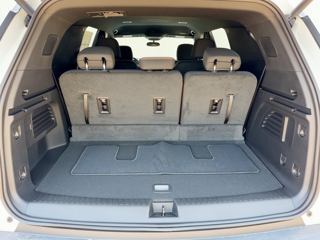 New 2027 Chevrolet Traverse LT FWD image 28