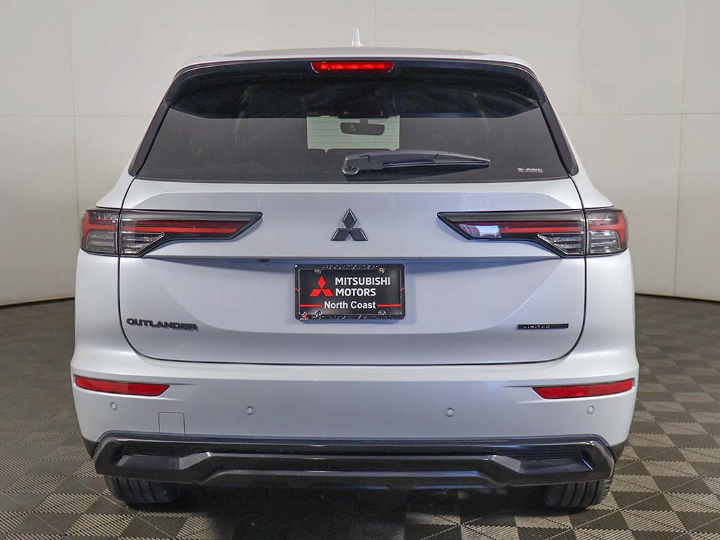 New 2026 Mitsubishi Outlander LE AWD/4WD image 14