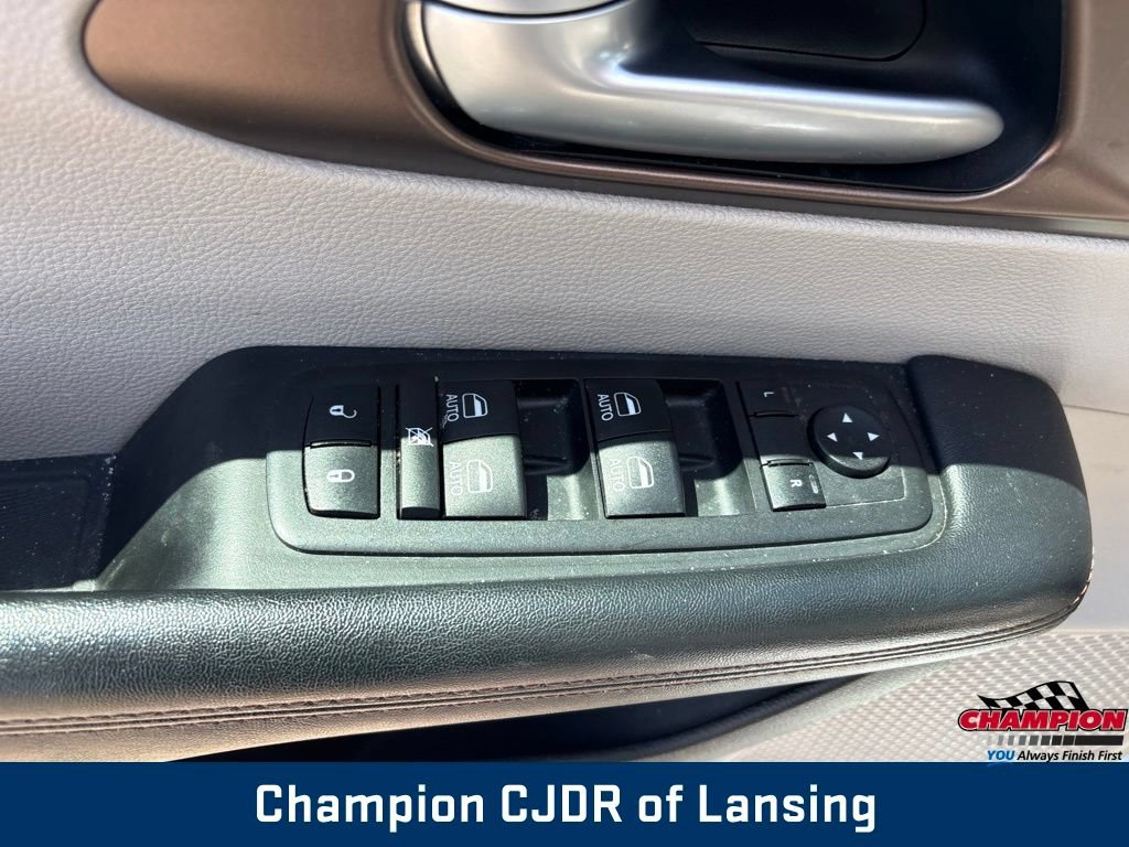 Used 2017 Chrysler Pacifica Touring-L Plus FWD image 15