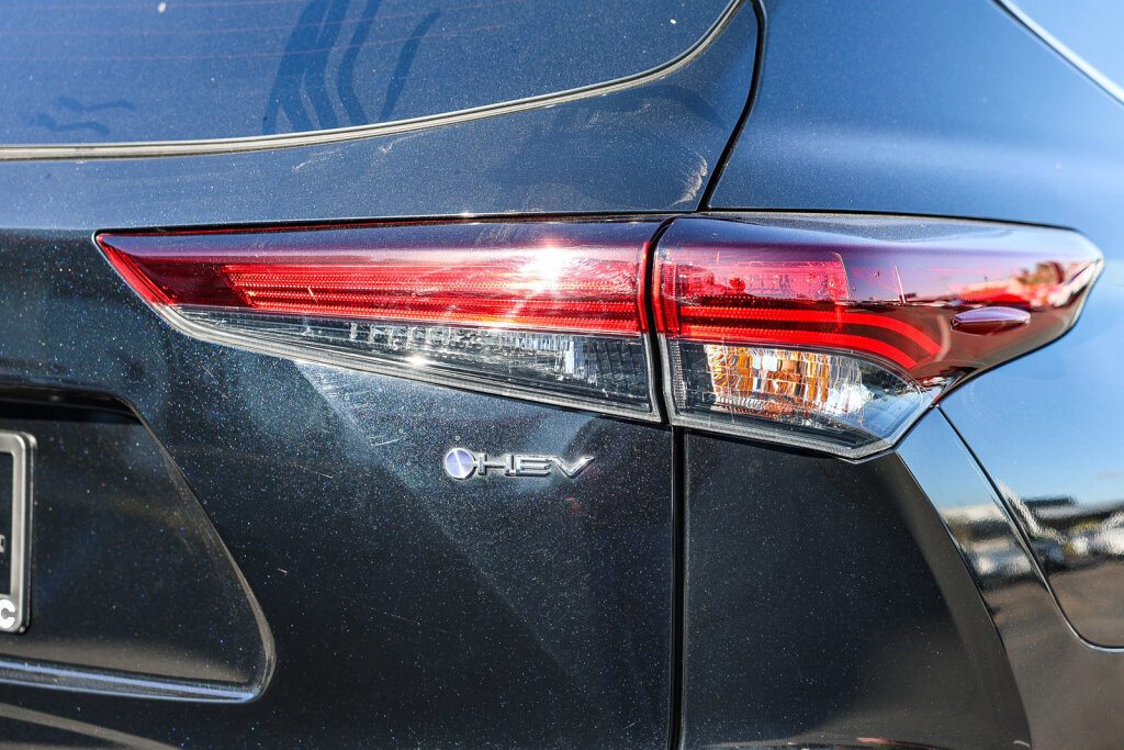 Certified 2025 Toyota Highlander Limited image 26