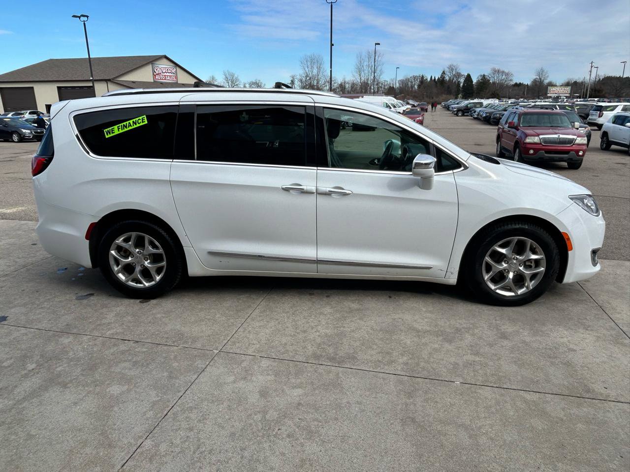 Used 2019 Chrysler Pacifica Limited image 4