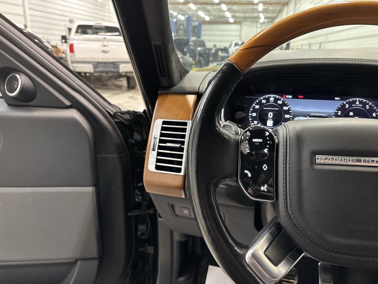 Used 2018 Land Rover Range Rover Autobiography image 14
