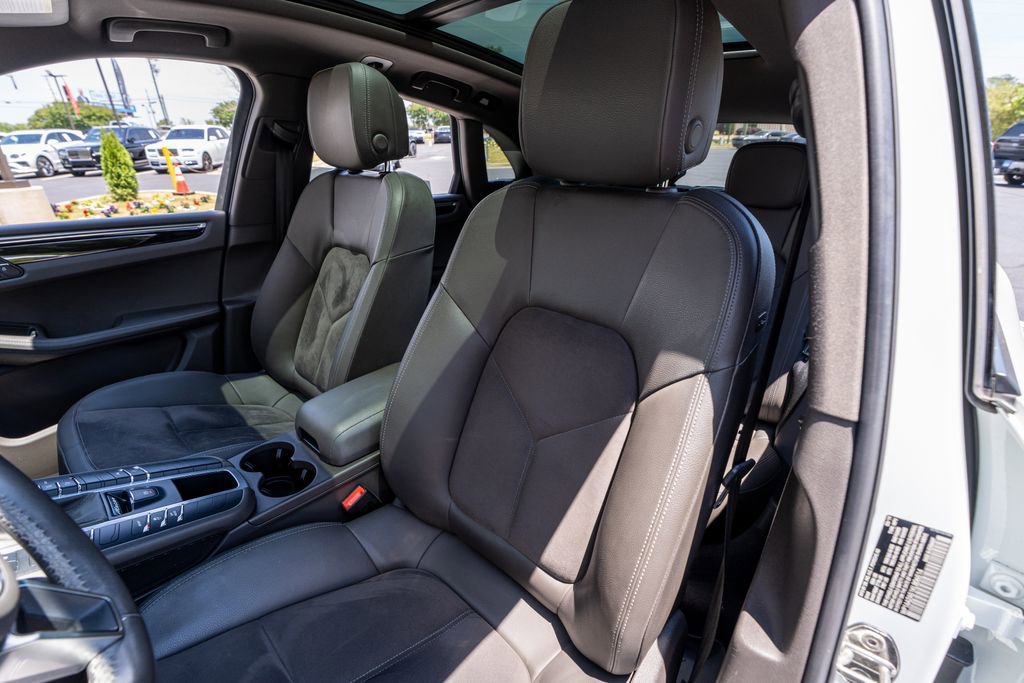 Used 2019 Porsche Macan AWD/4WD image 30