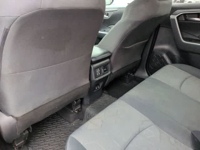 Used 2021 Toyota RAV4 XLE FWD image 18