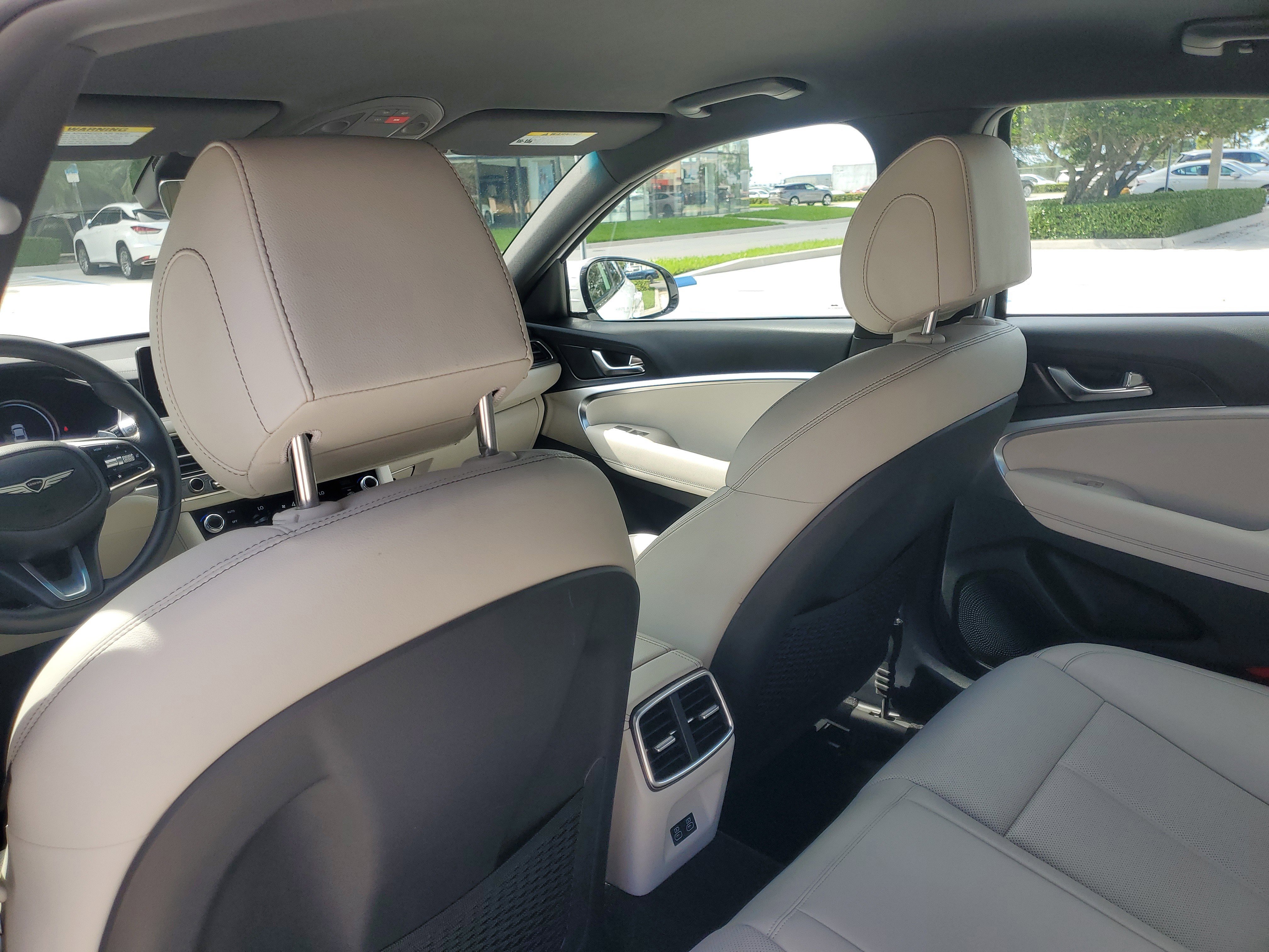 Used 2025 Genesis G70 2.5T image 17