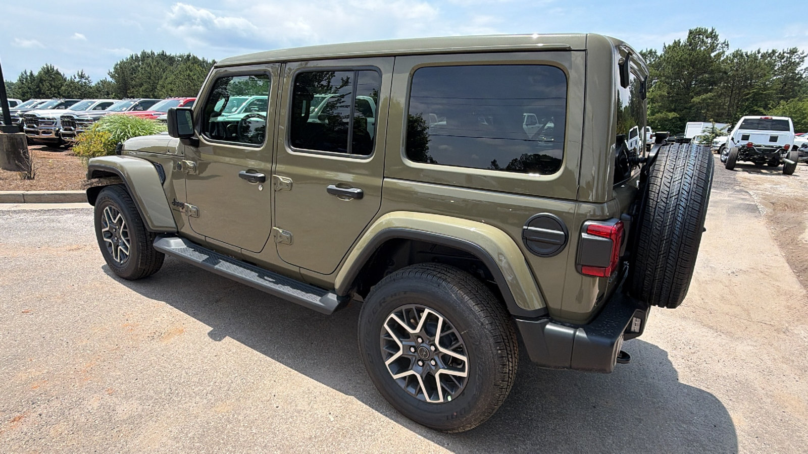 New 2026 Jeep Wrangler Unlimited Sahara AWD/4WD image 10