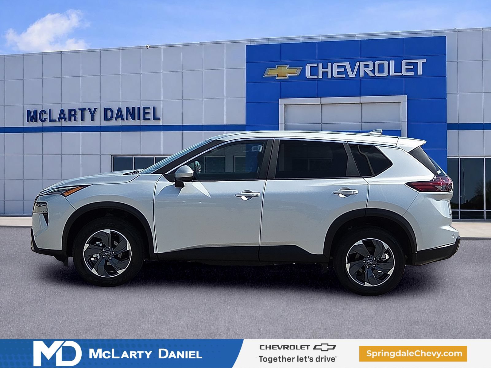 Used 2025 Nissan Rogue SV FWD image 3