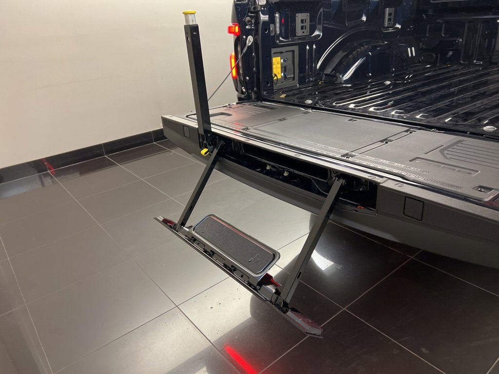 New 2025 Ford F150 Lightning Lariat image 38