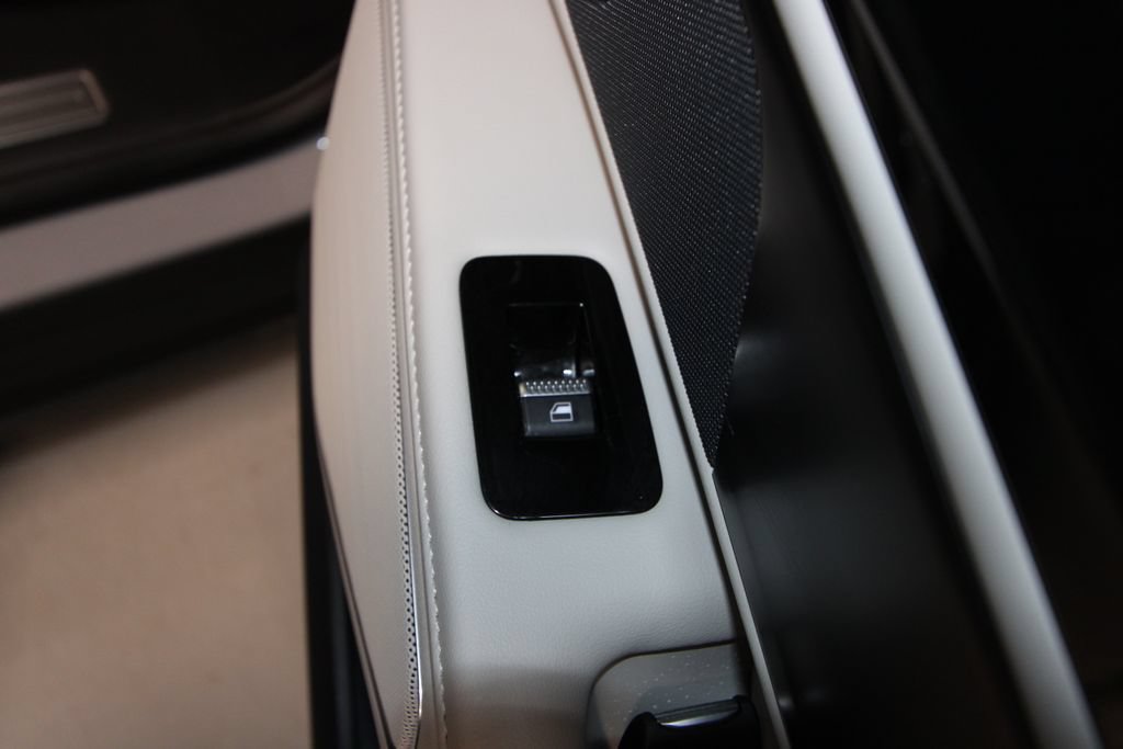 Used 2026 Lincoln Nautilus Reserve AWD/4WD image 32