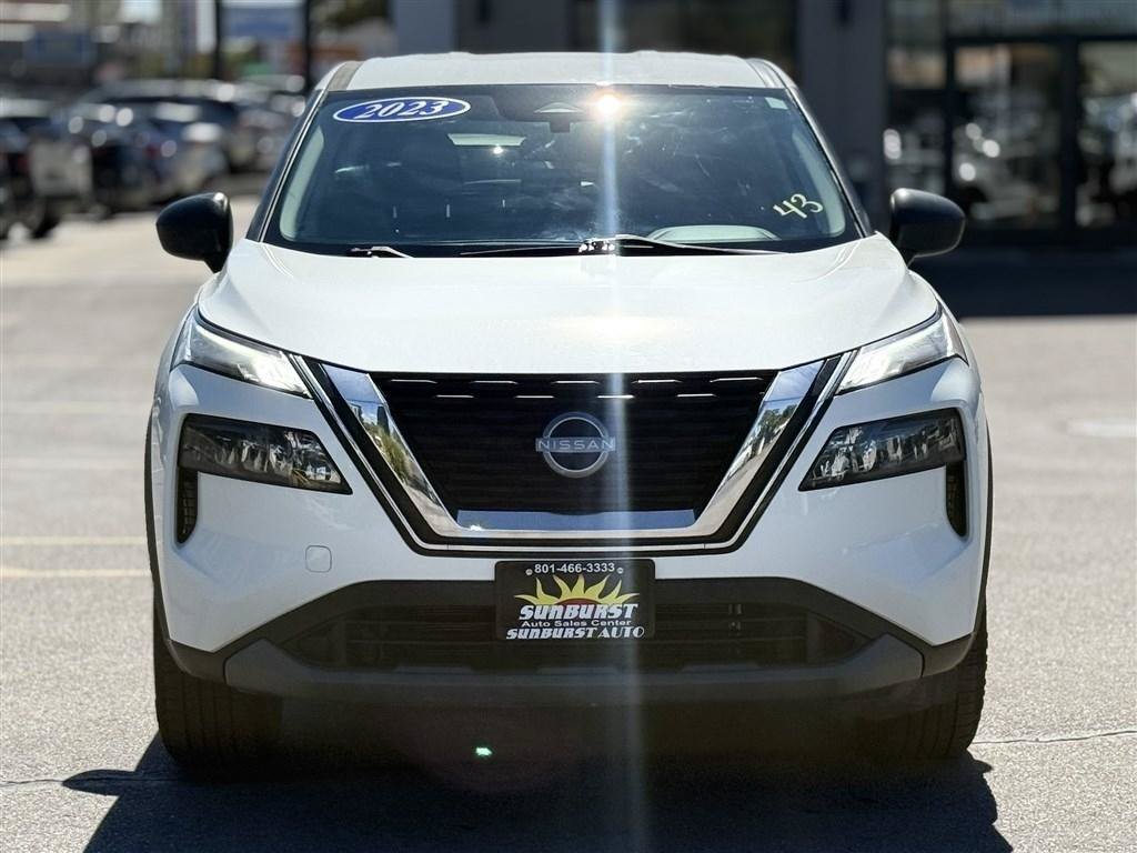 Used 2023 Nissan Rogue S AWD/4WD image 2