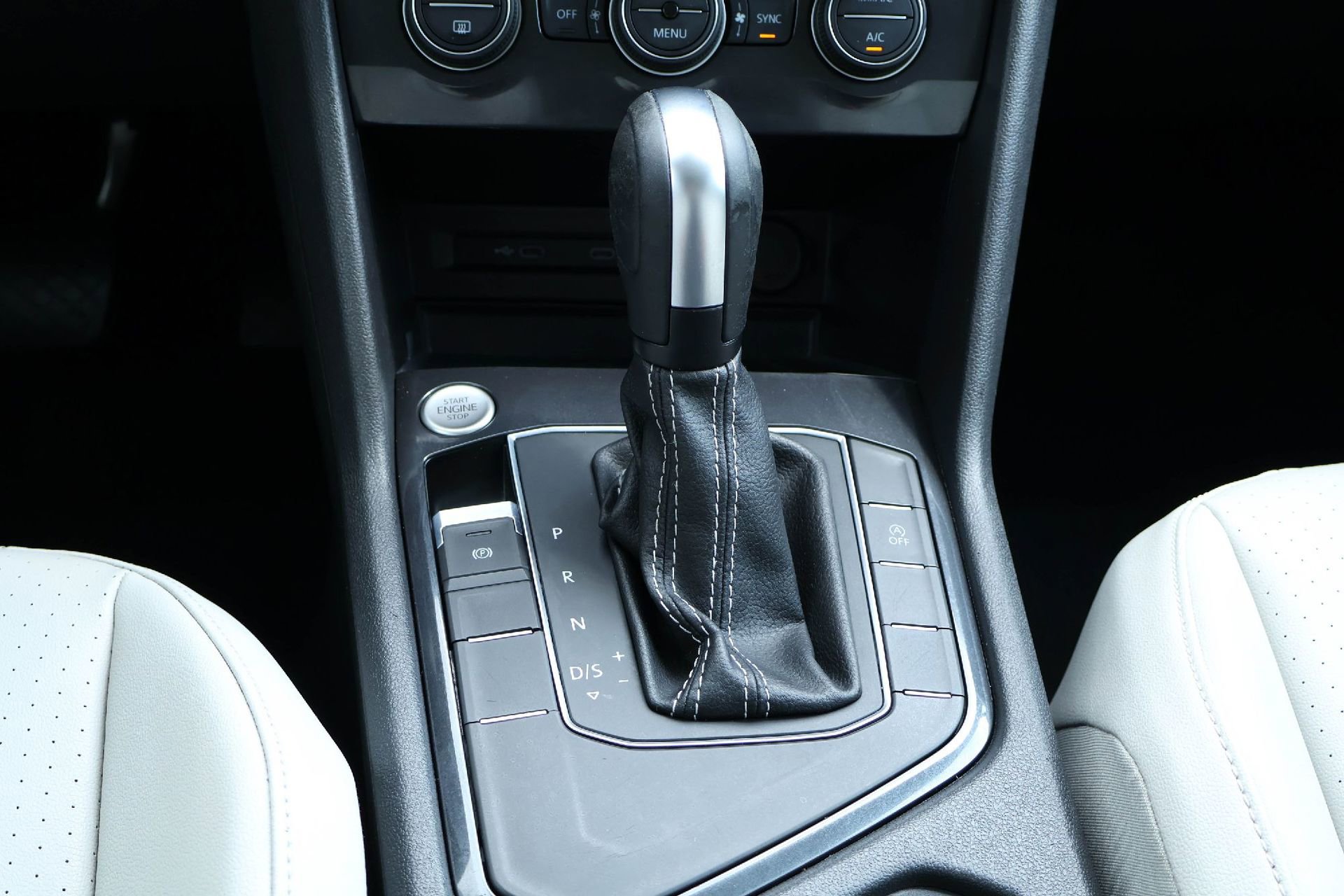 Used 2021 Volkswagen Tiguan SE FWD image 17
