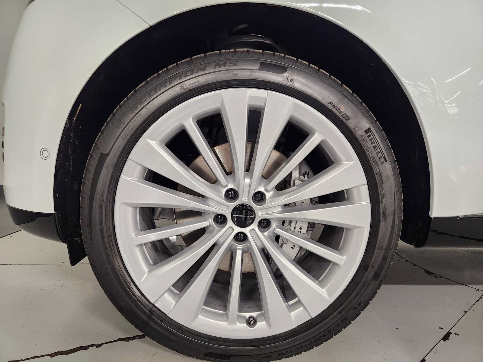 New 2026 Land Rover Range Rover Long Wheelbase SE AWD/4WD image 8