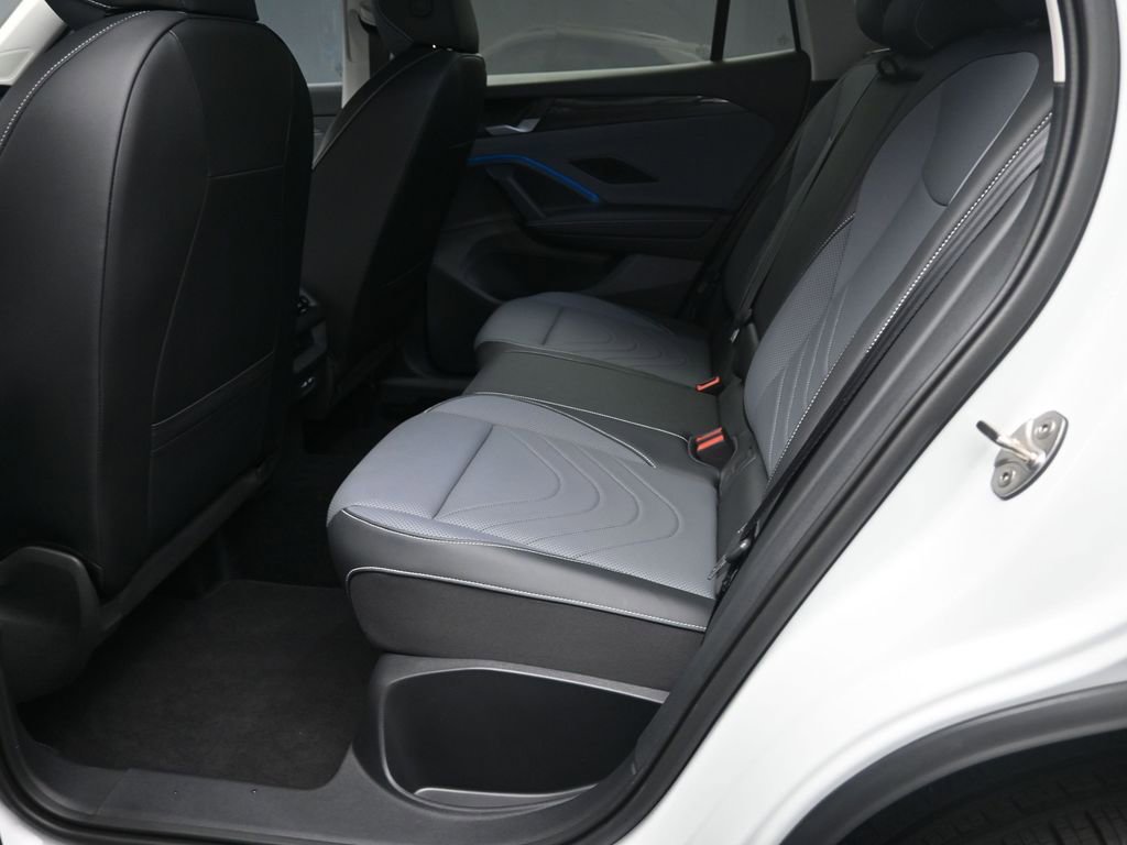 Used 2025 Volkswagen Tiguan SE image 20