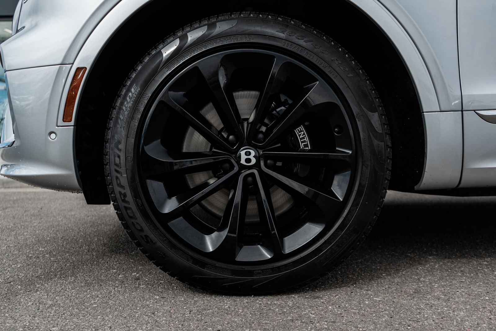 Certified 2023 Bentley Bentayga AWD/4WD image 6