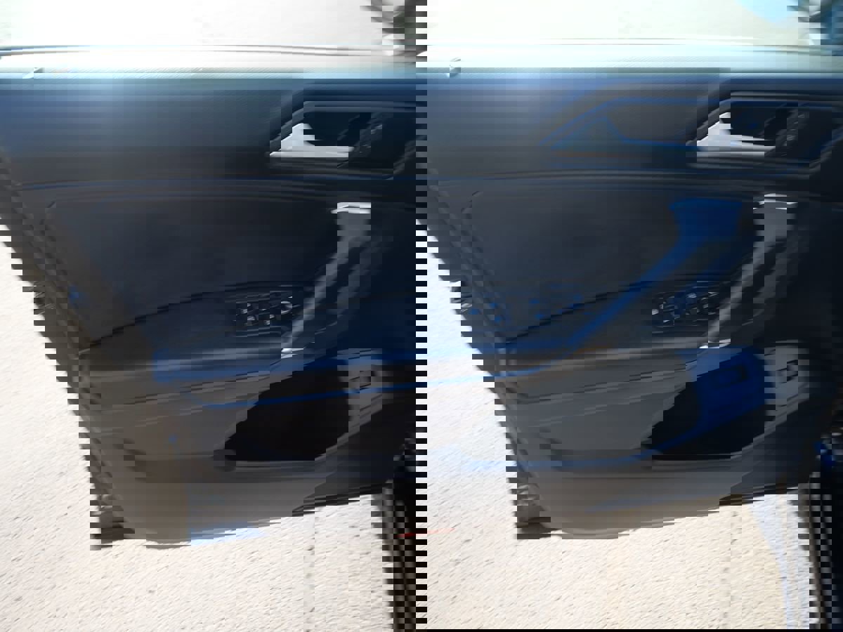 Used 2020 Volkswagen Tiguan SEL image 18