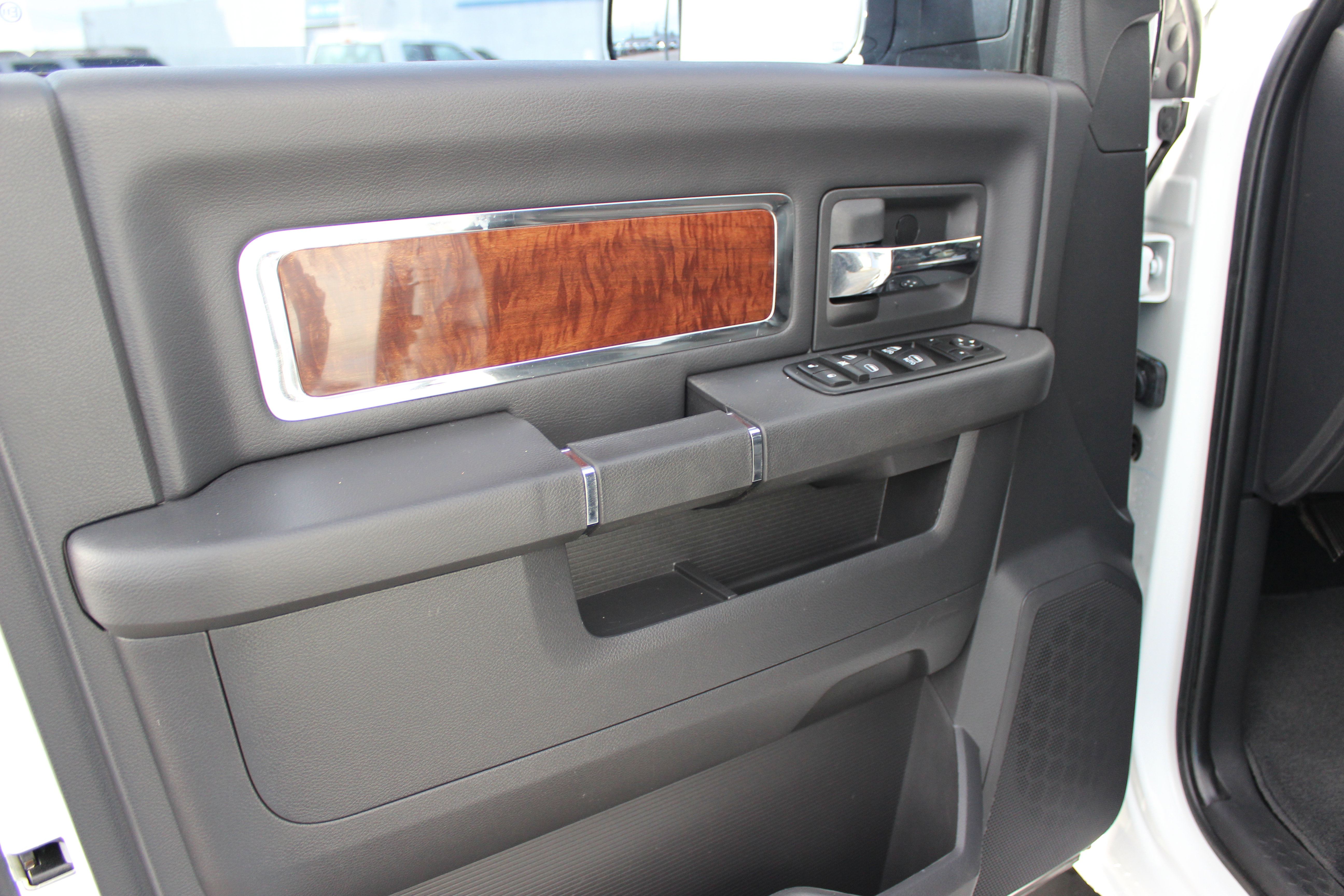 Used 2011 RAM 2500 Laramie w/ Protection Group image 16