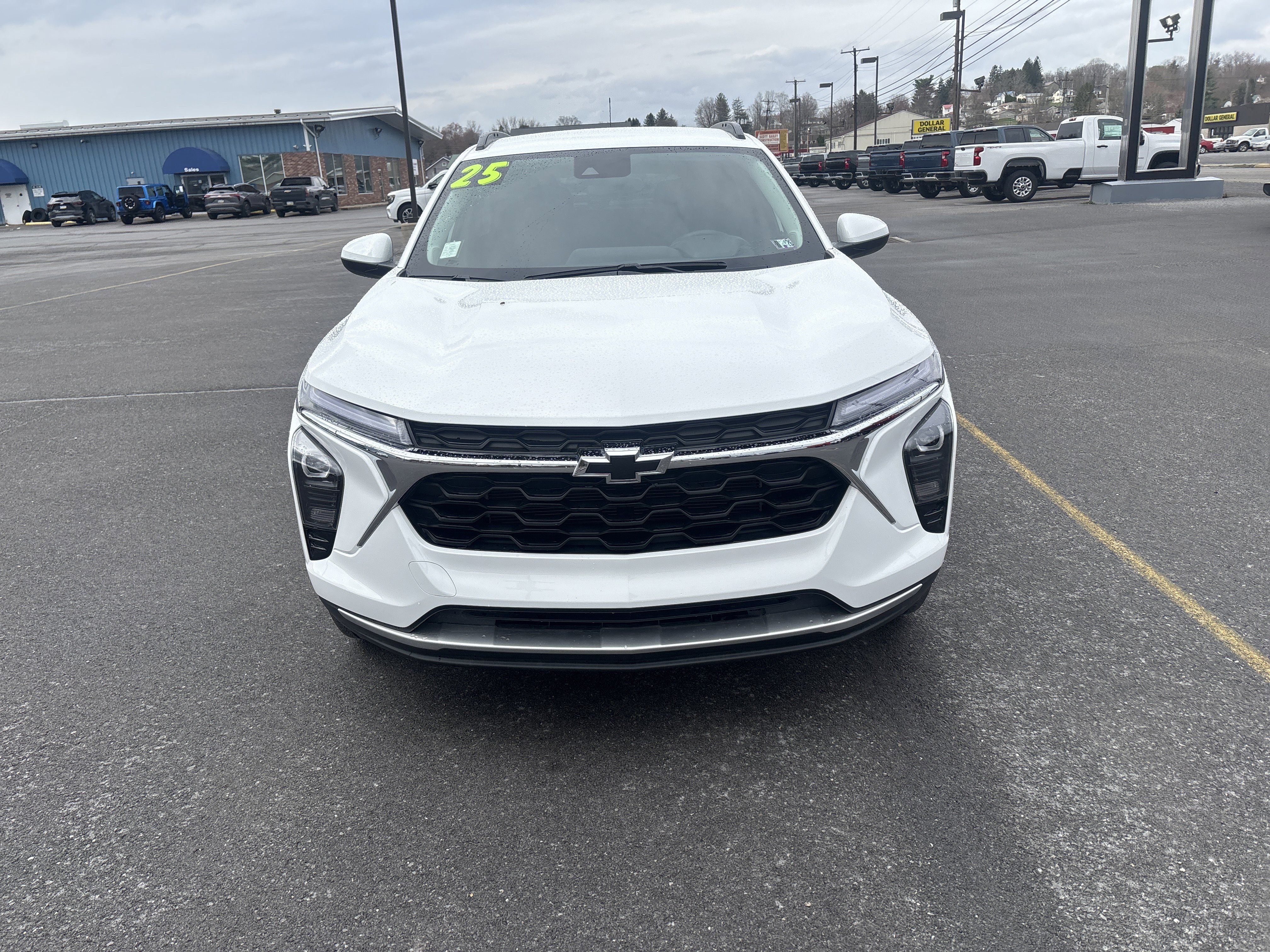 Used 2025 Chevrolet Trax LT w/ Driver Confidence Package image 9