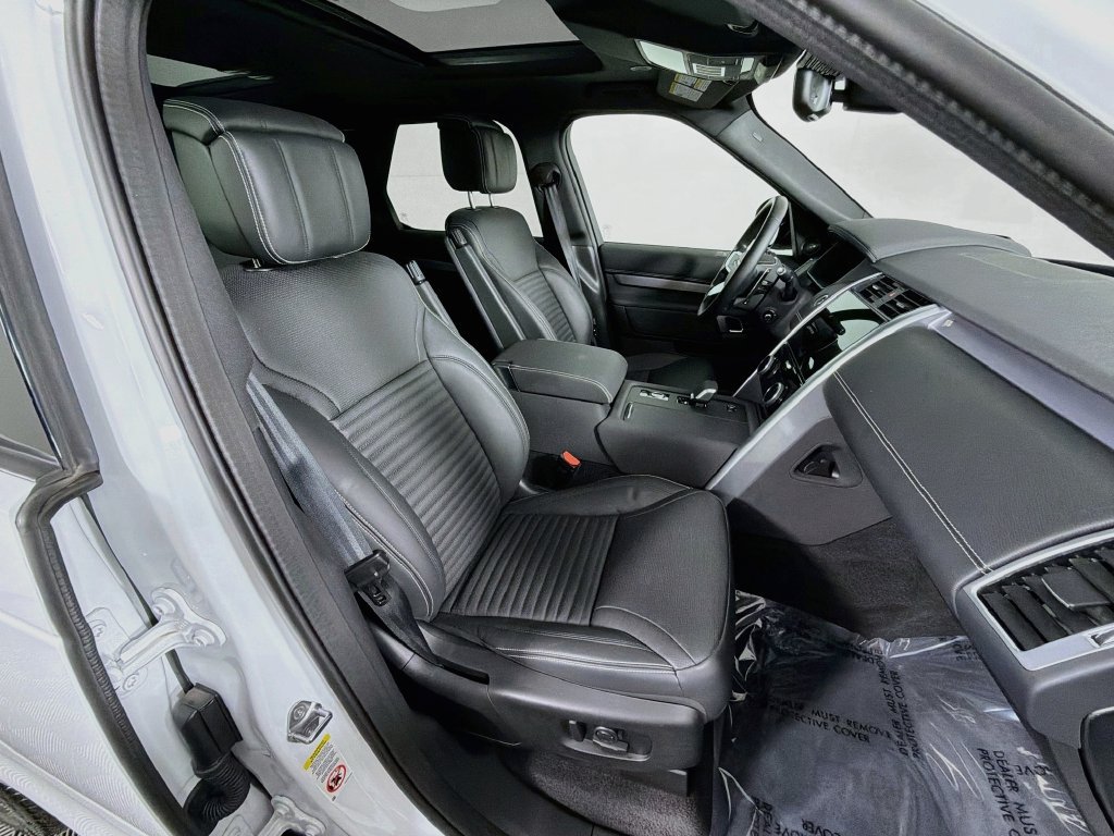 Certified 2025 Land Rover Discovery Dynamic SE AWD/4WD image 30