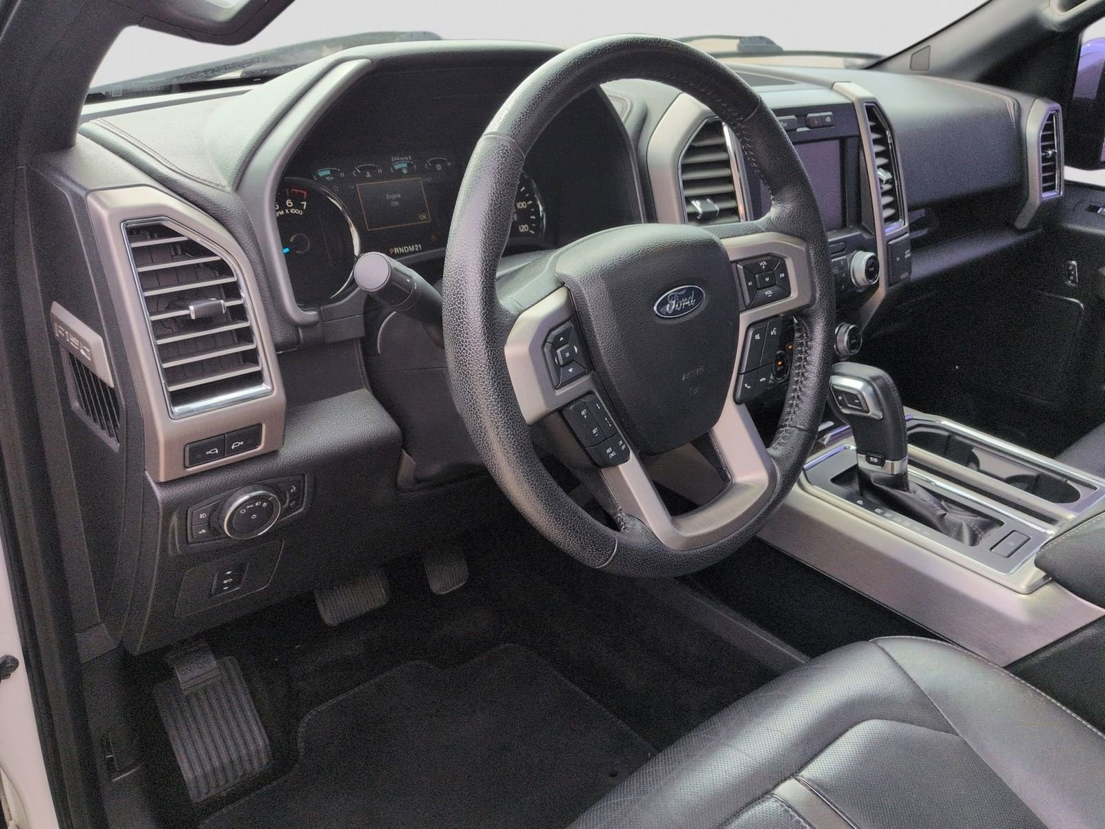 Used 2015 Ford F150 Platinum w/ Equipment Group 701A Luxury image 2