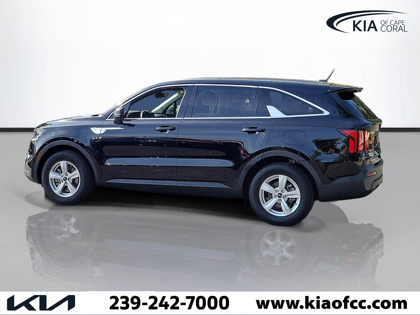 Used 2023 Kia Sorento LX FWD image 4