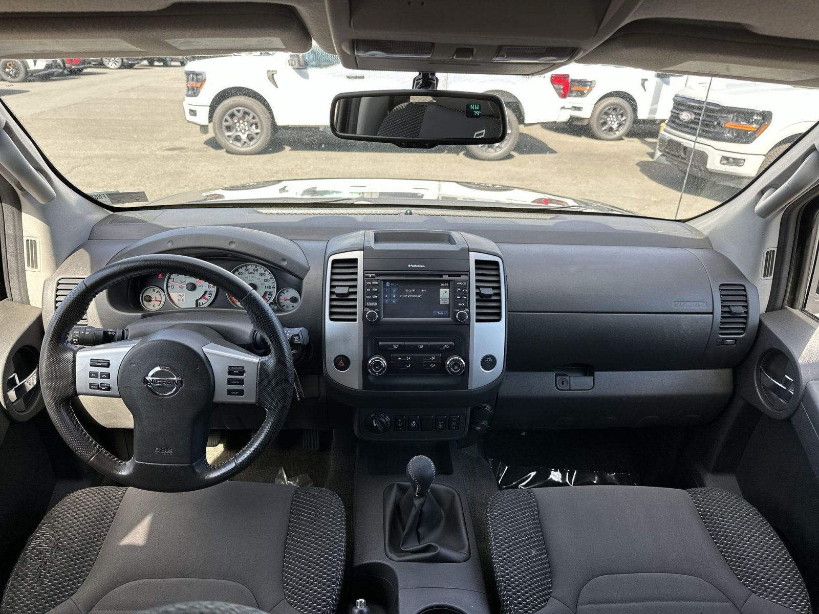 Used 2015 Nissan Xterra PRO-4X AWD/4WD image 24