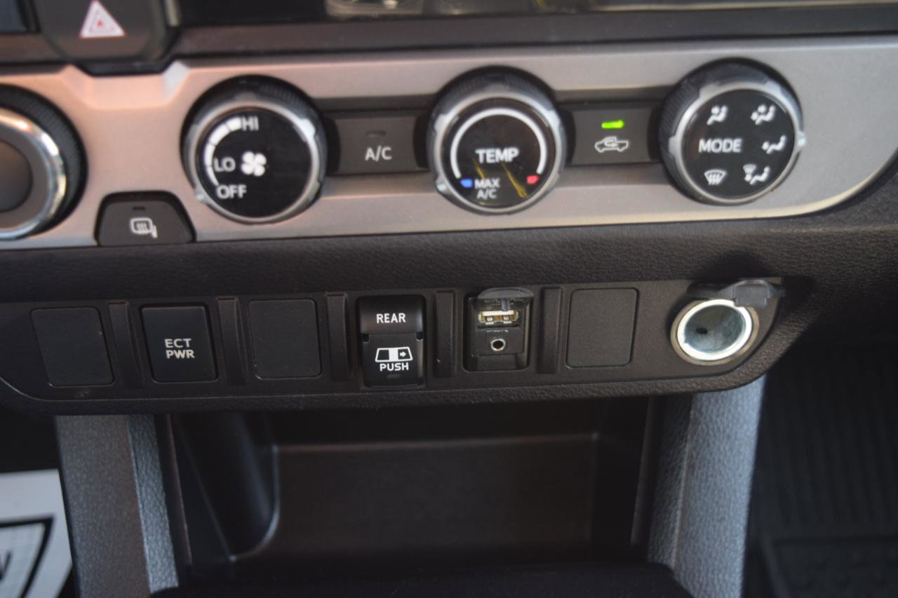 Used 2018 Toyota Tacoma SR5 AWD/4WD image 23