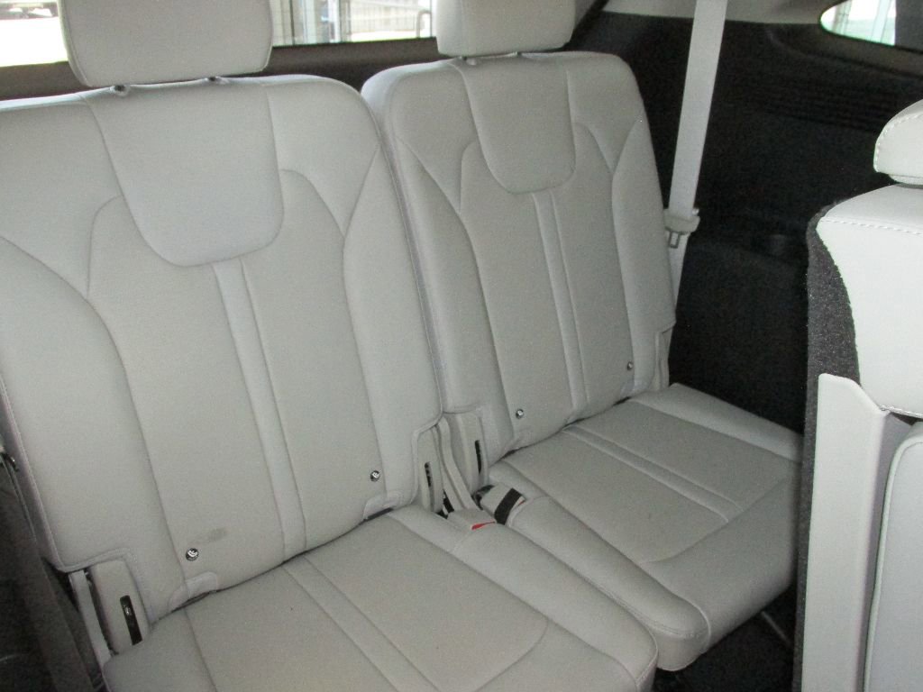 Used 2025 Kia Sorento S image 31