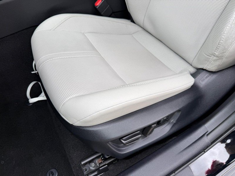 Used 2025 Toyota Camry XLE w/ Premium Plus Package AWD/4WD image 17