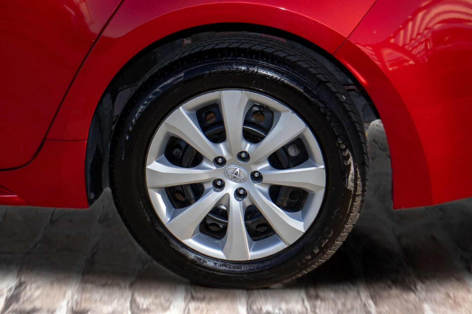 Used 2020 Toyota Corolla LE image 34