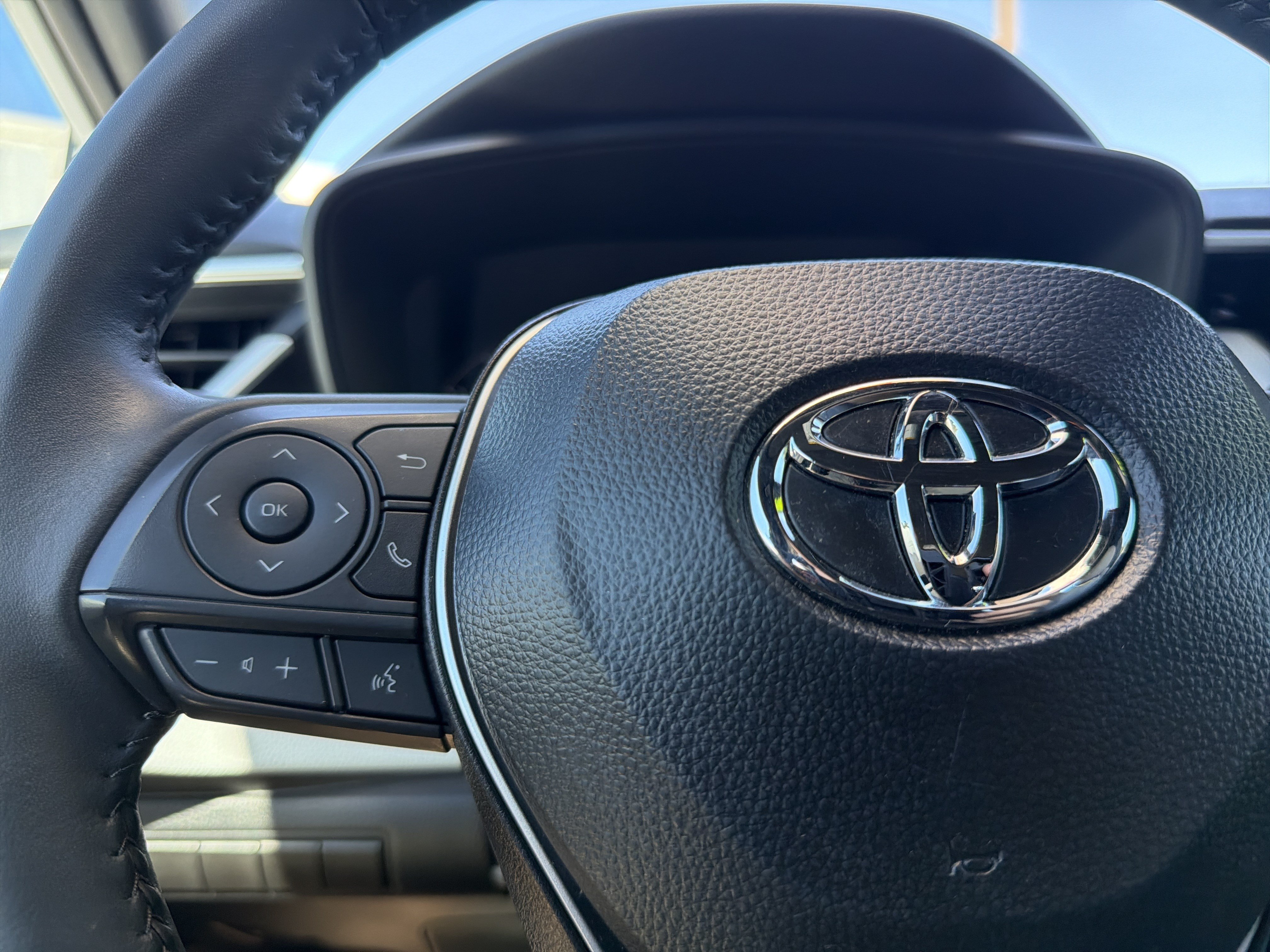 Certified 2025 Toyota Corolla SE FWD image 11