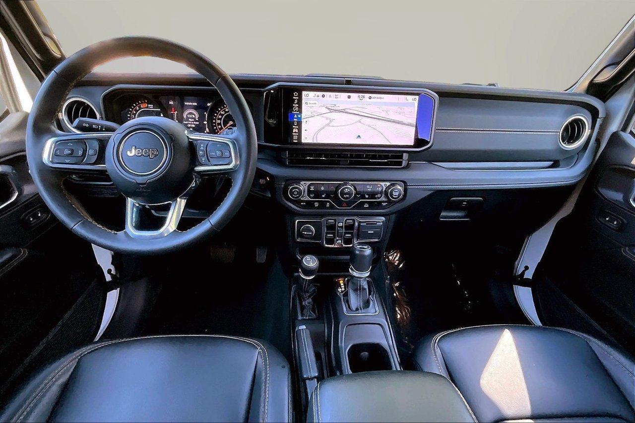 Used 2024 Jeep Wrangler Unlimited Sahara w/ Technology Group AWD/4WD image 14