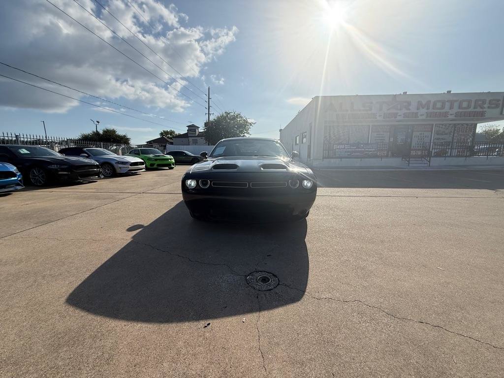 Used 2019 Dodge Challenger R/T RWD image 2