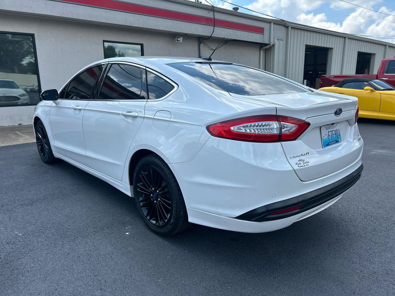 Used 2014 Ford Fusion SE w/ Equipment Group 202A FWD image 7