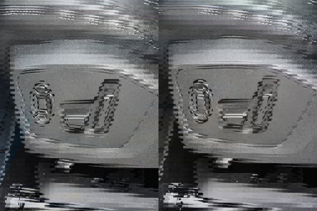 Used 2023 Audi Q4 e-tron Prestige image 21