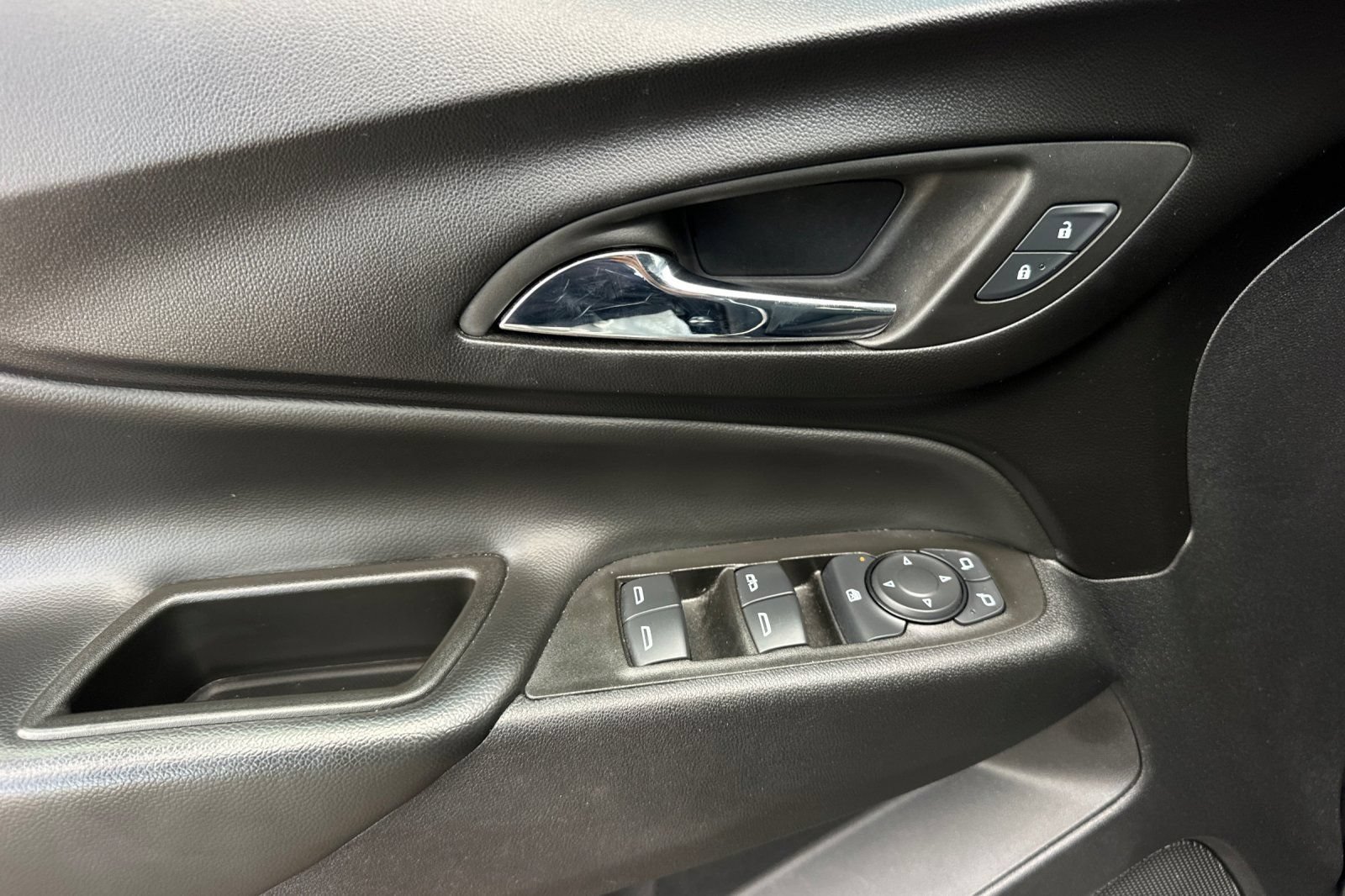 Used 2024 Chevrolet Equinox LT AWD/4WD image 11