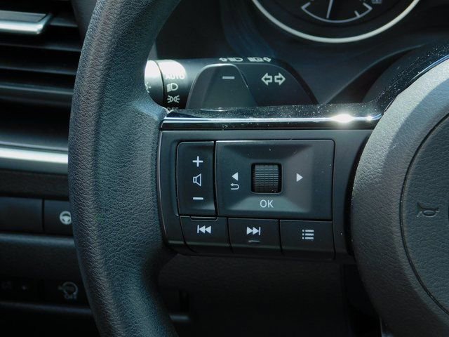 Used 2023 Nissan Rogue SV image 5