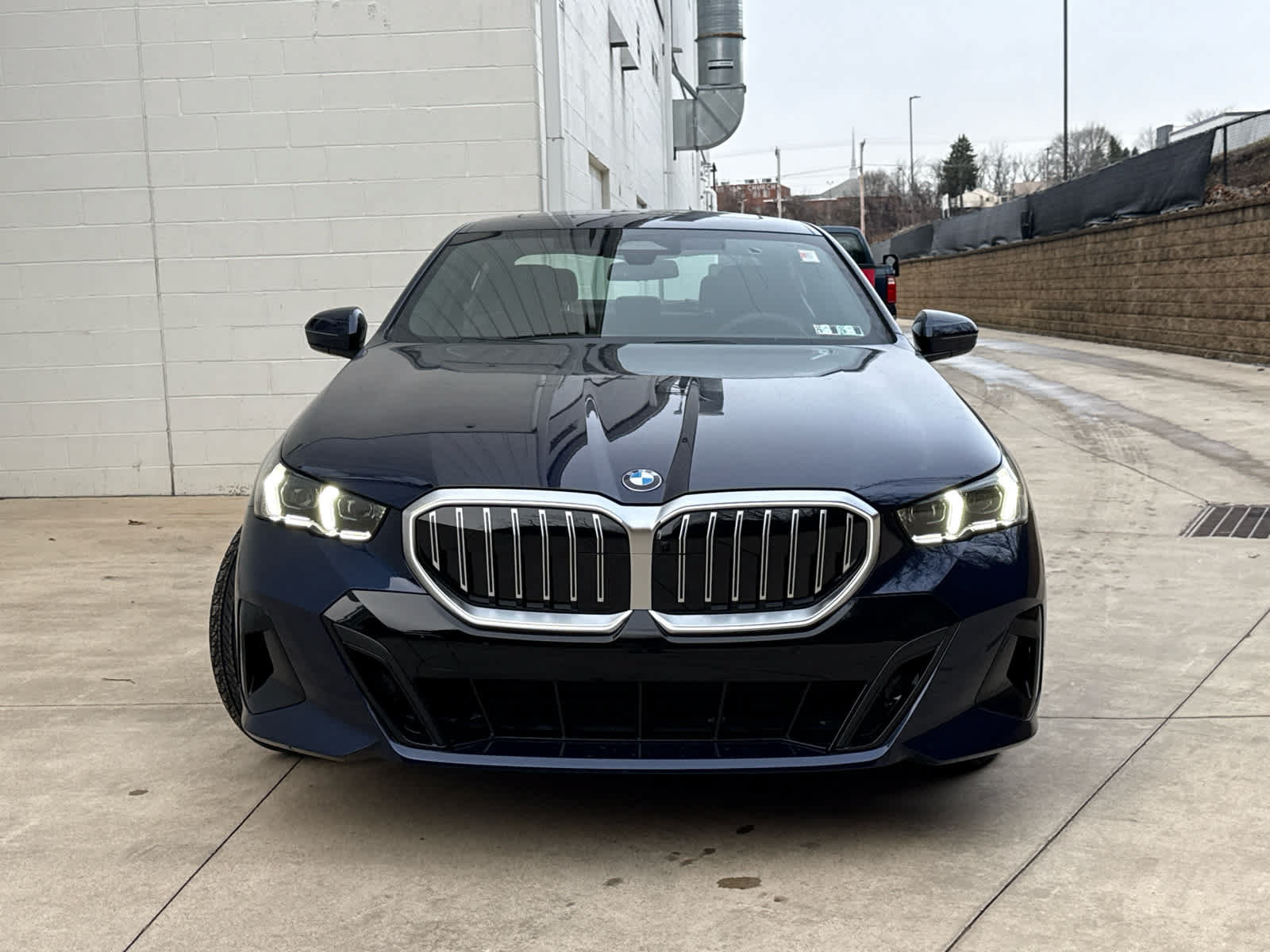 Used 2026 BMW 530i xDrive w/ M Sport Package AWD/4WD image 2