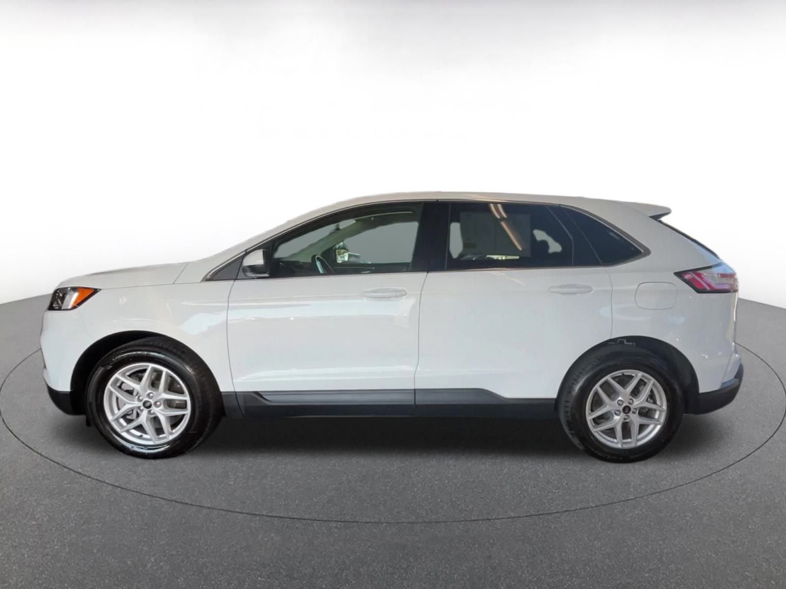 Used 2024 Ford Edge SEL image 8