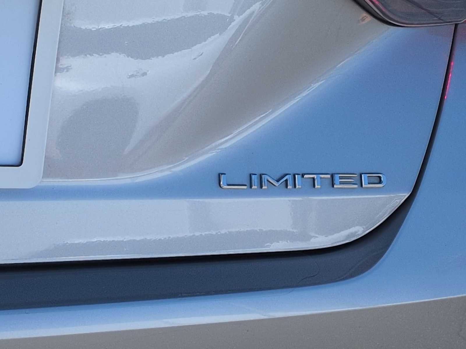 Used 2020 Toyota Avalon Limited w/ All Weather Liner Package FWD image 9
