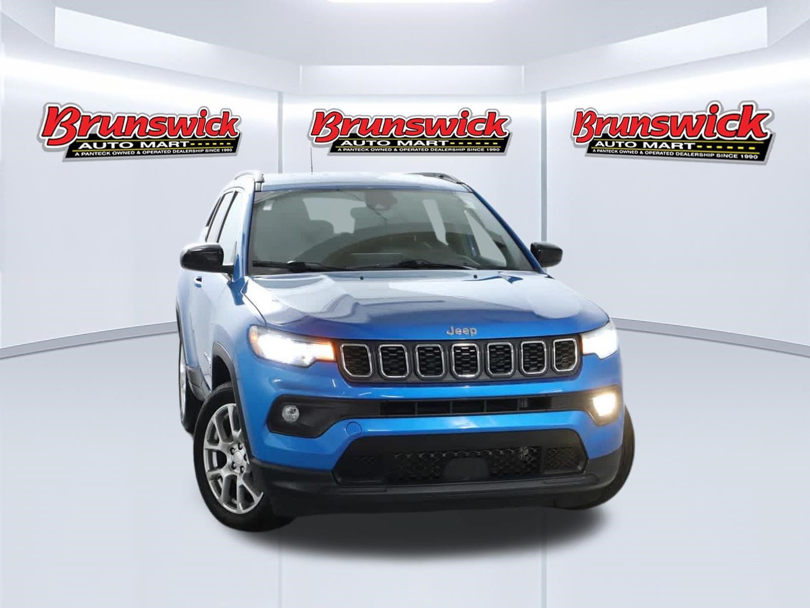Certified 2024 Jeep Compass Latitude AWD/4WD image 1
