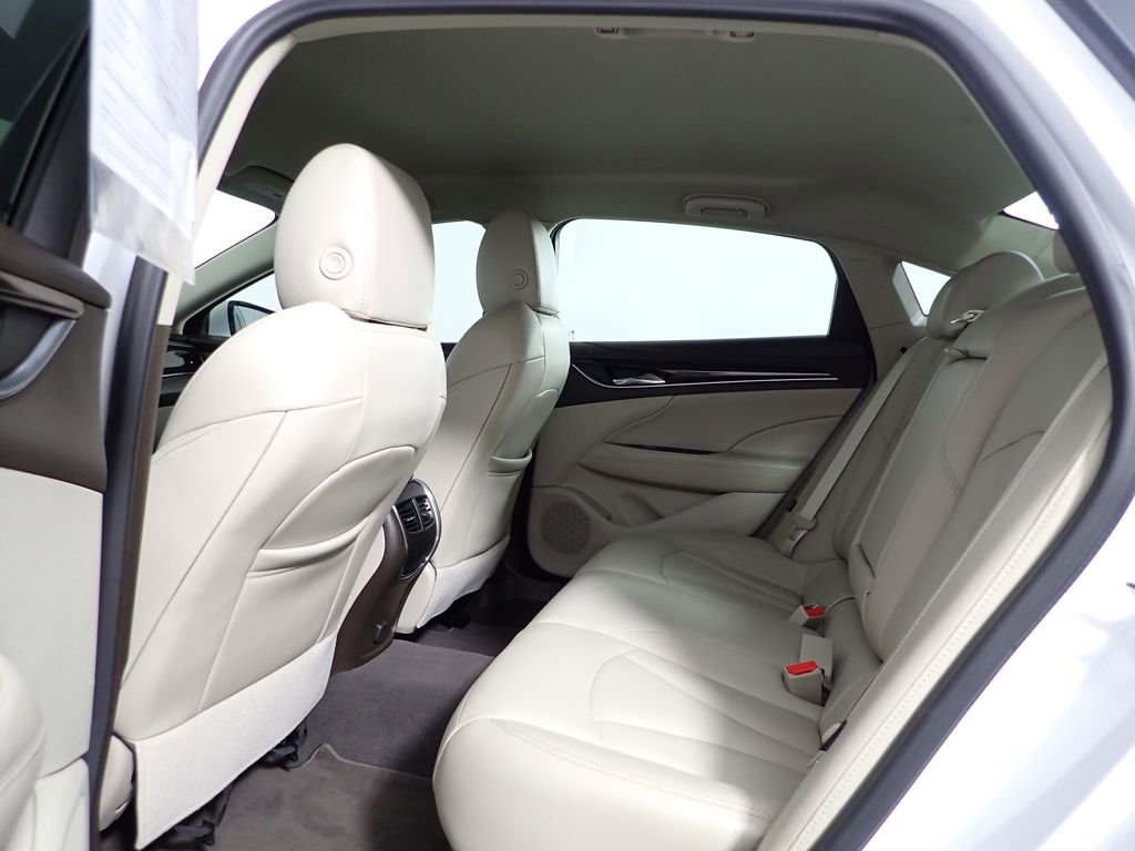 Used 2017 Buick LaCrosse Preferred image 28