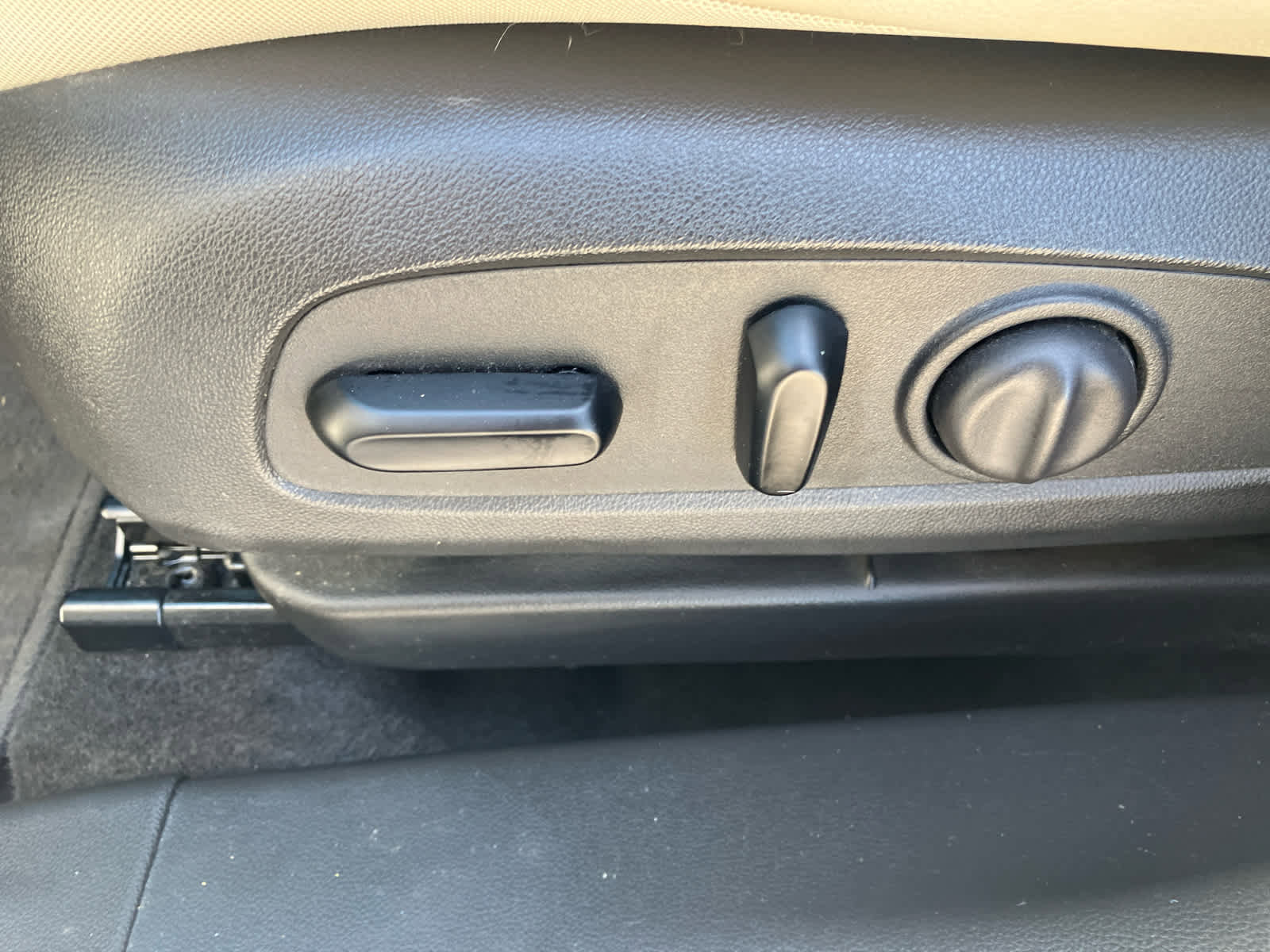 Used 2024 Buick Encore GX Avenir w/ Avenir Convenience Package AWD/4WD image 11