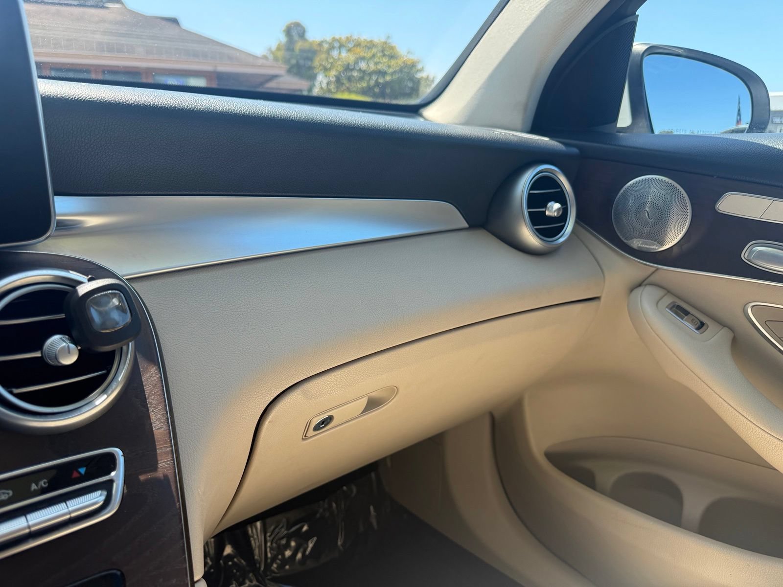 Used 2019 Mercedes-Benz GLC 300 4MATIC image 22
